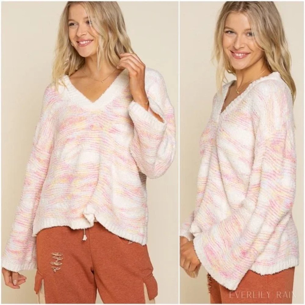 🎀 SUPER SOFT PINK AND CREME OVERSIZED SWEATER 🎀 - Picture 5 of 7